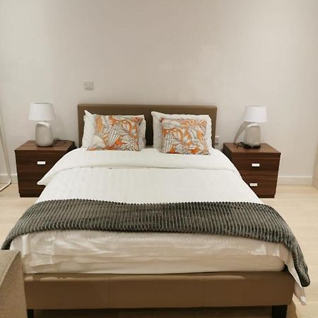 Comfy 1 Bed Studio 1 Minute From Train Station Apartment London Ngoại thất bức ảnh