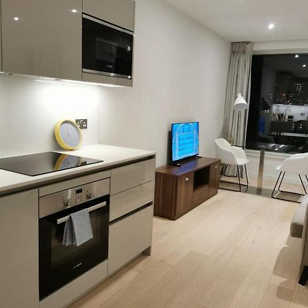 Comfy 1 Bed Studio 1 Minute From Train Station Apartment London Ngoại thất bức ảnh