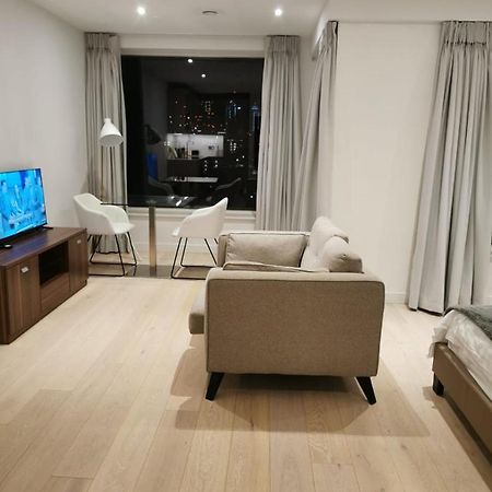 Comfy 1 Bed Studio 1 Minute From Train Station Apartment London Ngoại thất bức ảnh