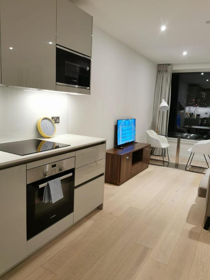 Comfy 1 Bed Studio 1 Minute From Train Station Apartment London Ngoại thất bức ảnh