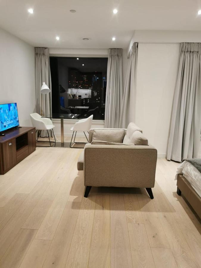 Comfy 1 Bed Studio 1 Minute From Train Station Apartment London Ngoại thất bức ảnh